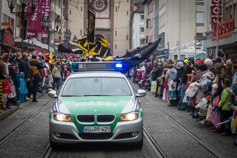 Name:  Polizei_Fasching_Symbolfoto_2-5-620x414.jpg
Views: 4018
Size:  131.2 KB